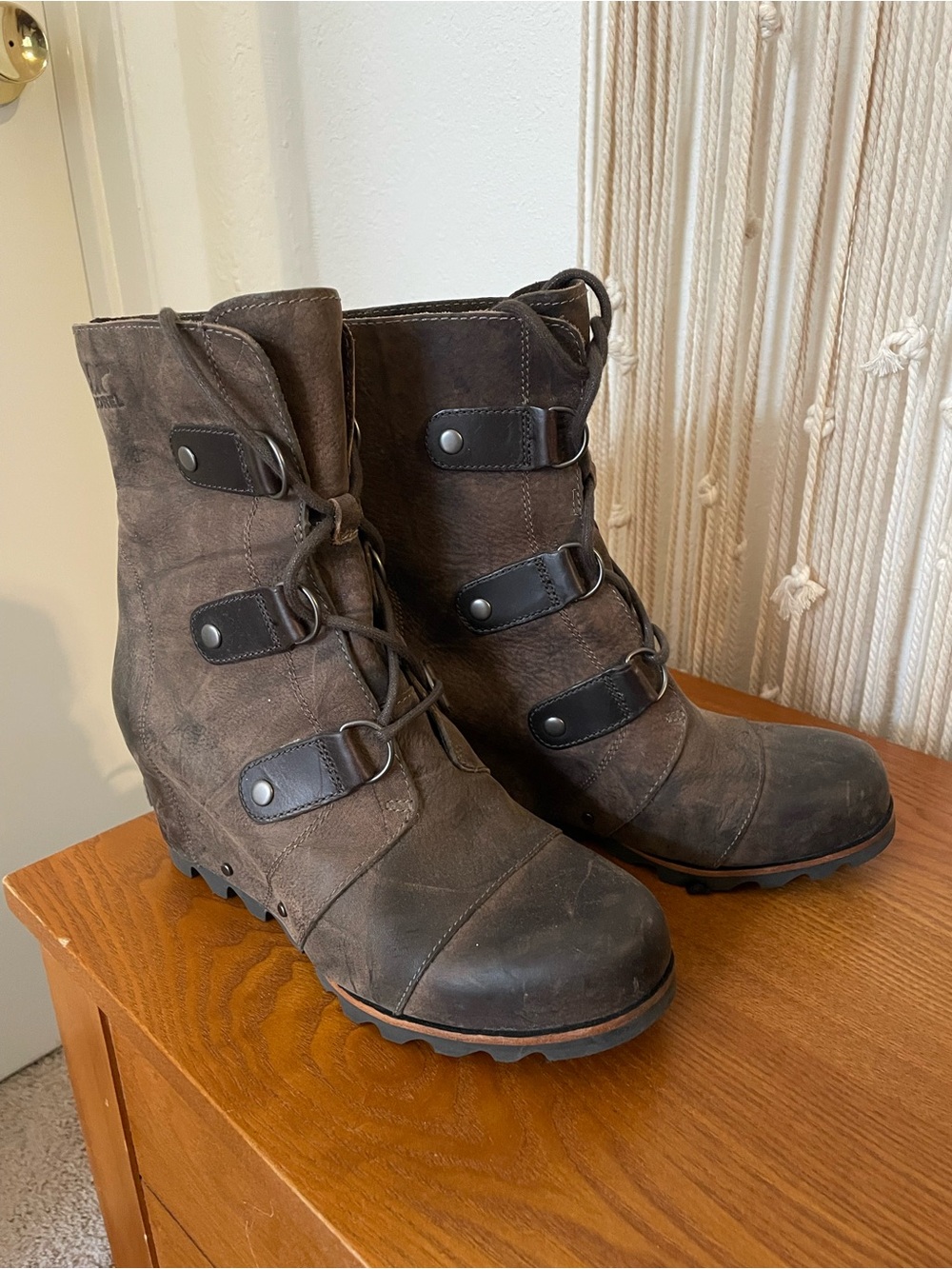 Sorel Joan of Arc Women's Brown Lace-Up Boots